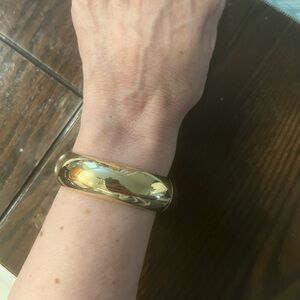 Women’s Chic Gold-Tone Hinge Bangle Bracelet